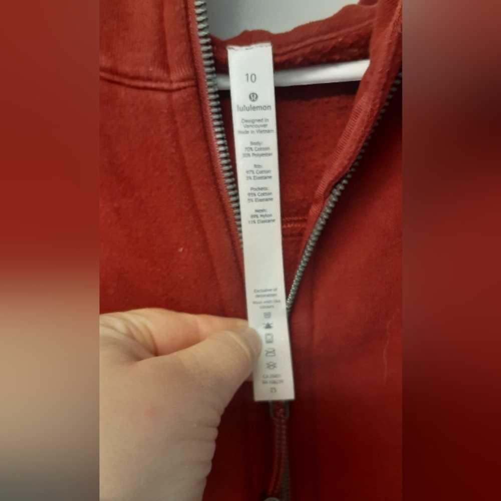 Dark red zip-up Lululemon hoodie - size 10 - Picture 3 of 8